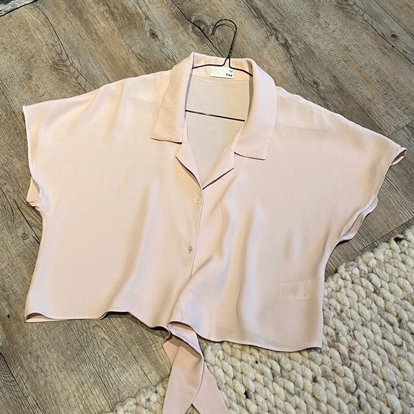 Wilfred free soft pink short sleeved crop blouse with tie front & button close. - Picture 3 of 7